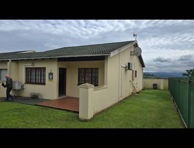 3 BEDROOM SIMPLEX RENTED IN SIGNAL HILL